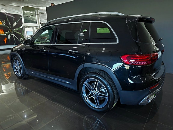 Mercedes-Benz GLB200 4 of 15