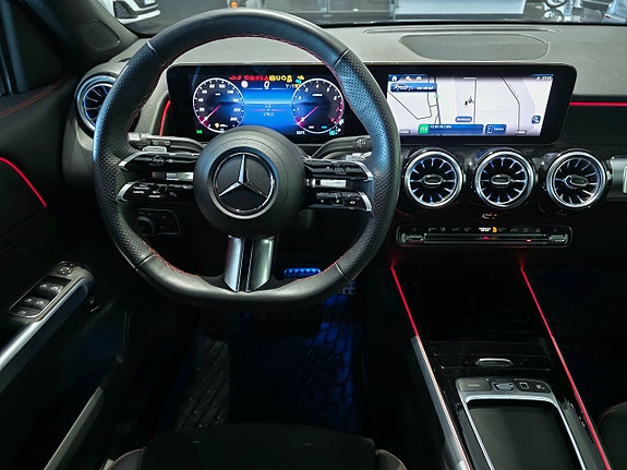 Mercedes-Benz GLB200 6 of 15