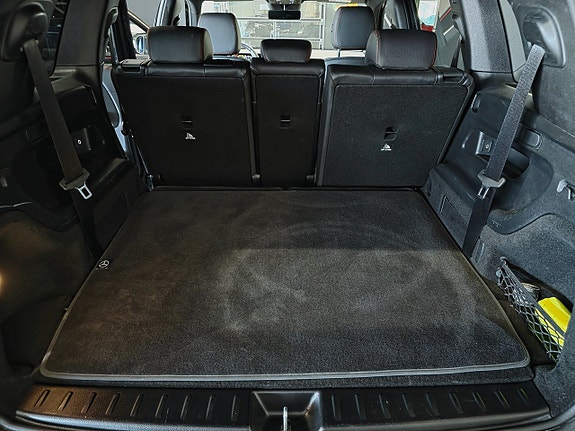Mercedes-Benz GLB200 10 of 15