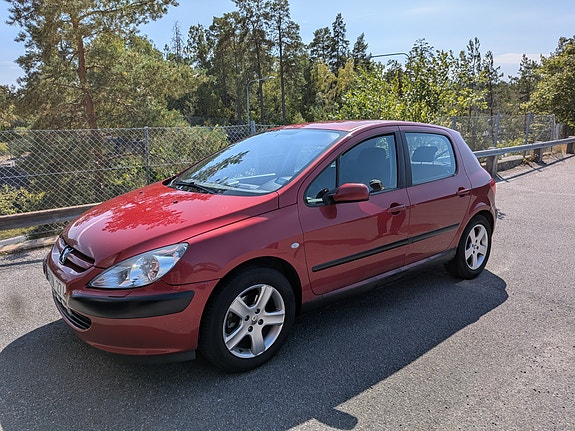 Peugeot 307 2 of 5