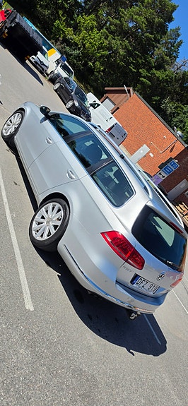 Volkswagen Passat 2 of 14