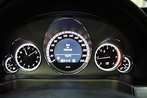 Mercedes-Benz E220 17 of 25