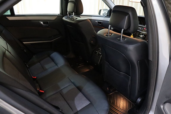 Mercedes-Benz E220 11 of 25