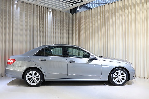 Mercedes-Benz E220 2 of 25