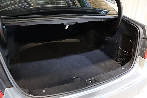 Mercedes-Benz E220 8 of 25