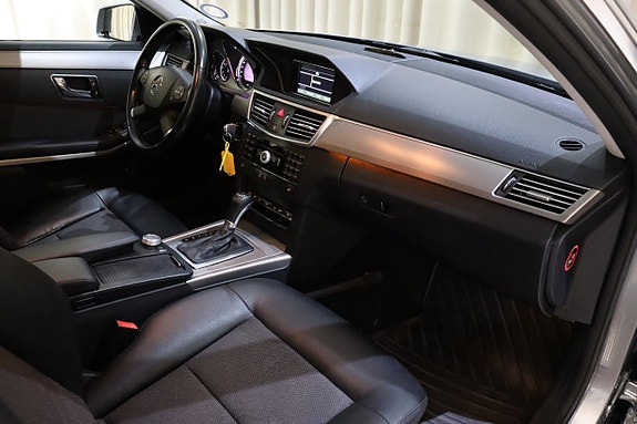Mercedes-Benz E220 23 of 25