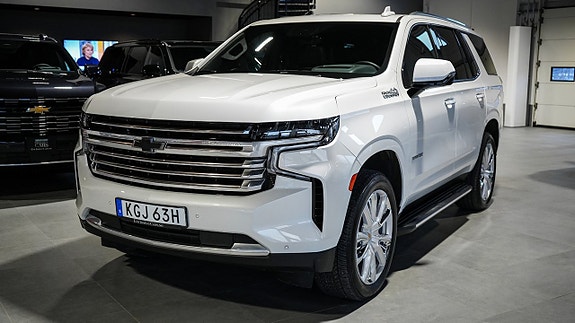 Chevrolet Tahoe 2 of 5