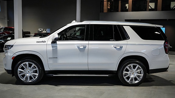 Chevrolet Tahoe 3 of 5