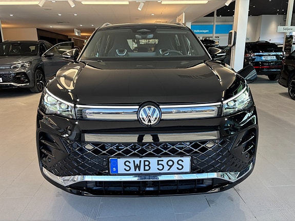 Volkswagen Tiguan 2 of 5