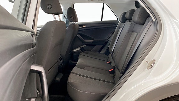 Volkswagen T-Roc 11 of 14