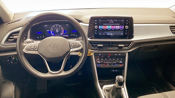 Volkswagen T-Roc 10 of 14