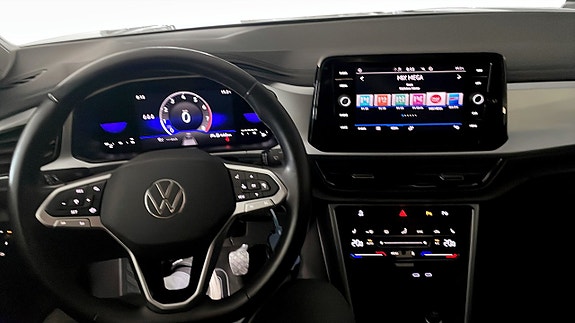 Volkswagen T-Roc 10 of 12