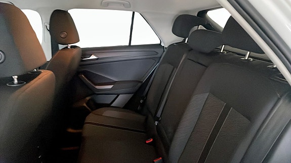 Volkswagen T-Roc 11 of 12