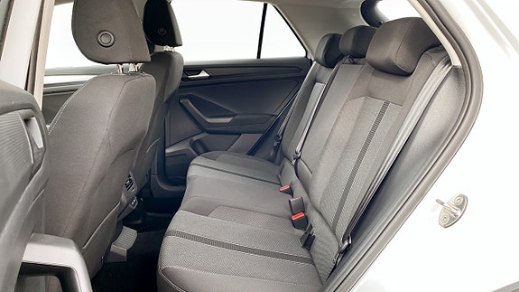 Volkswagen T-Roc 11 of 13