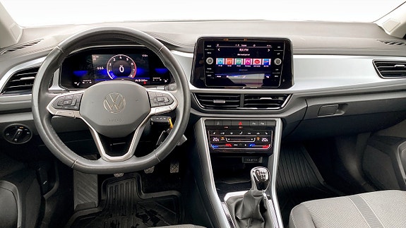 Volkswagen T-Roc 10 of 13