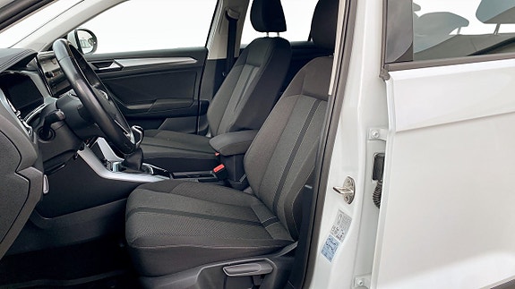 Volkswagen T-Roc 8 of 13