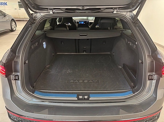 Volkswagen Passat 14 of 15
