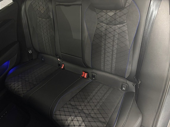Volkswagen Passat 11 of 15