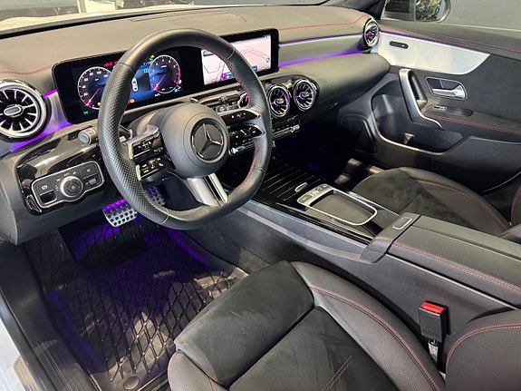 Mercedes-Benz CLA200 4 of 5