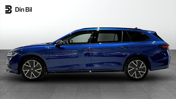 Skoda Superb 2 of 5