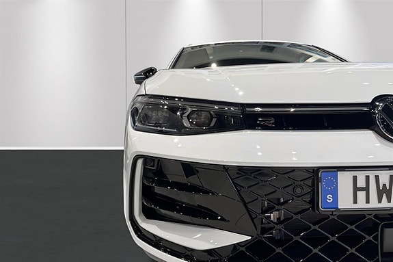 Volkswagen Passat 10 of 11