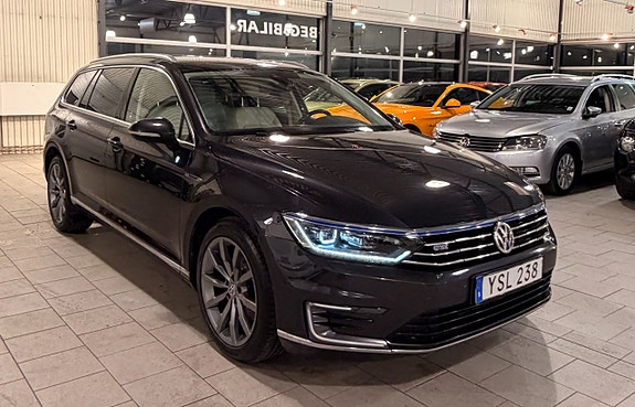 Volkswagen Passat 2 of 5