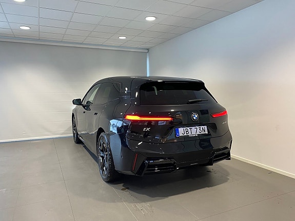 BMW iX 13 of 14