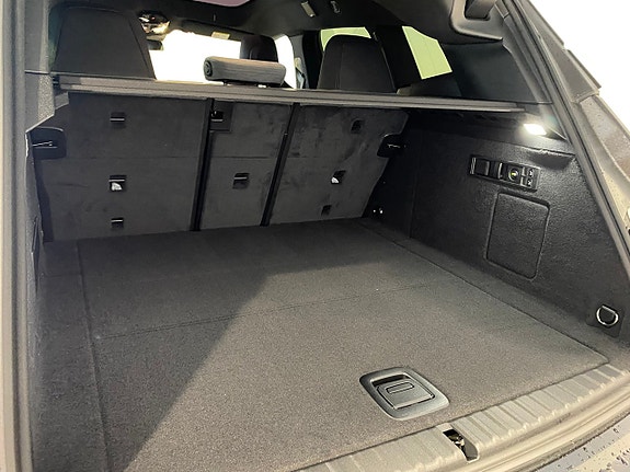 BMW iX 11 of 14