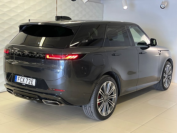 Land Rover Range Rover Sport 3 of 5