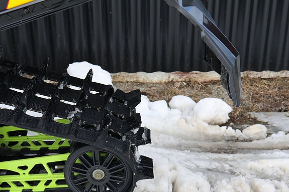 Polaris SWITCHBACK ASSAULT 9R 146" MOMSAD -26 10 of 10