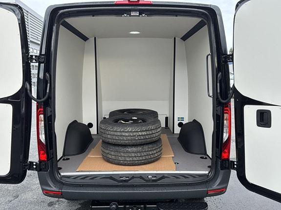 Mercedes-Benz Sprinter 319 13 of 19