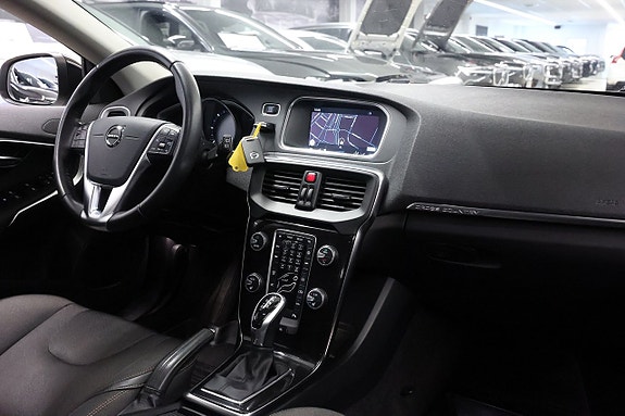 Volvo V40 Cross Country 14 of 20