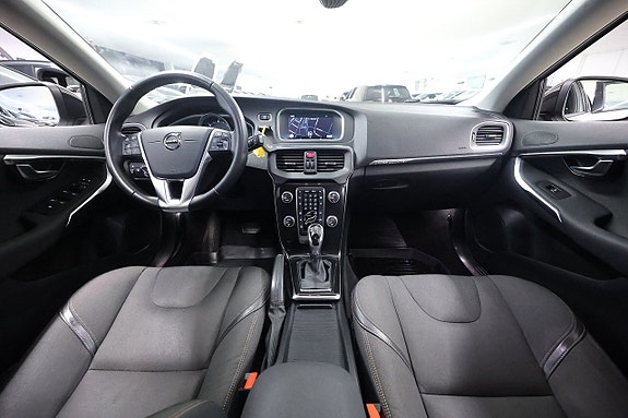 Volvo V40 Cross Country 12 of 20