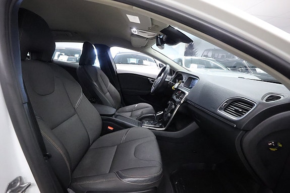 Volvo V40 Cross Country 13 of 20