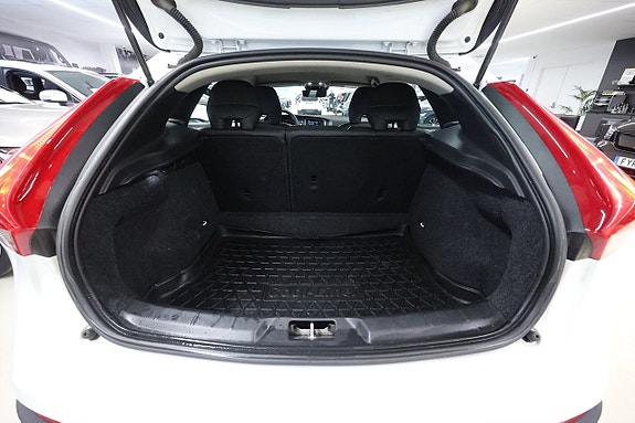 Volvo V40 Cross Country 9 of 20