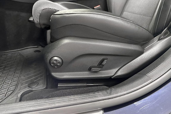 Mercedes-Benz E300 8 of 23