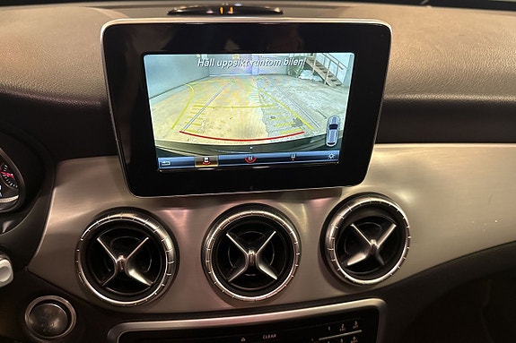Mercedes-Benz CLA180 14 of 17