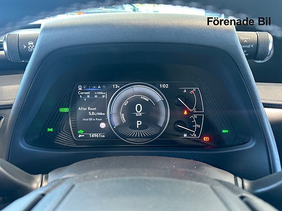 Lexus UX250h 12 of 15