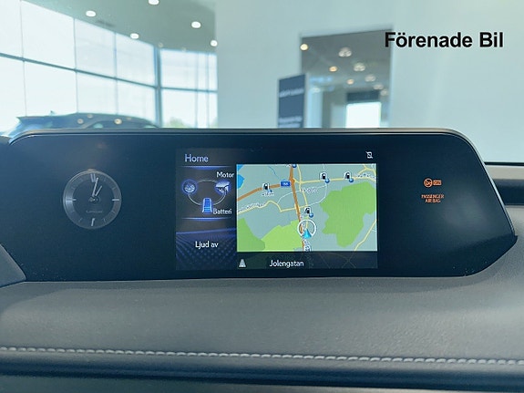 Lexus UX250h 14 of 15