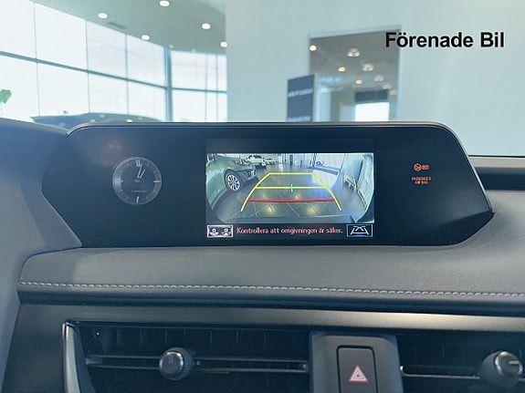 Lexus UX250h 13 of 15