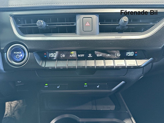 Lexus UX250h 11 of 15
