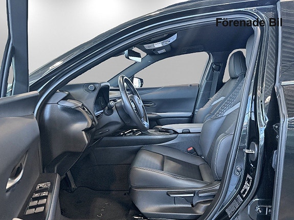 Lexus UX250h 8 of 15