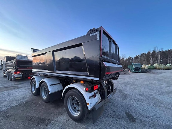 Triolift Tipp Släp 3-axel 2009 – Nyrenoverad – Klar för jobb