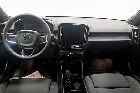 Volvo XC40 4 of 5