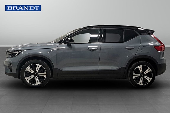 Volvo XC40 3 of 5