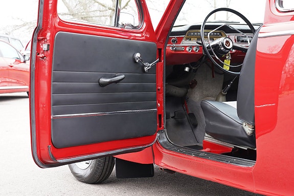 Volvo PV 11 of 27