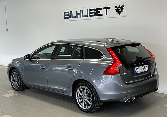 Volvo V60 2 of 20