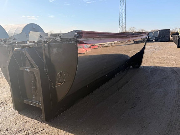 Asfaltflak 6 m manuel Med kapell – Bra skick