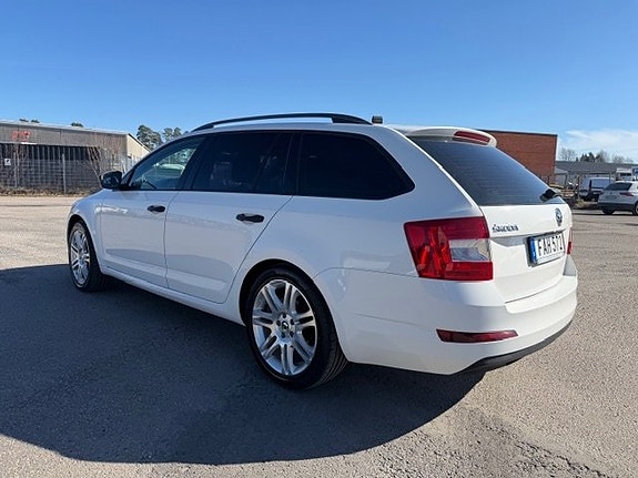 Skoda Octavia 2 of 5