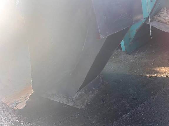 Asfalt skägg till tipp släp